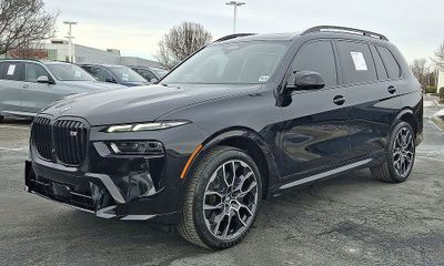 2025 BMW X7 M60i