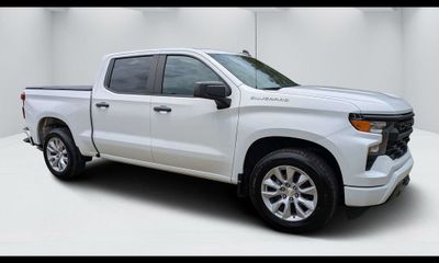 2022 Chevrolet Silverado Custom