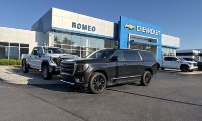 2023 GMC Yukon XL SLT