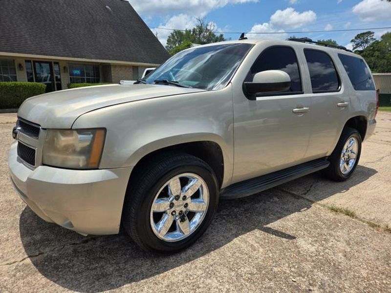 2009 Chevrolet Tahoe — a typically priced live listing