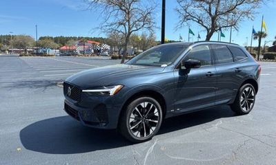 2026 Volvo XC60 Plus Dark