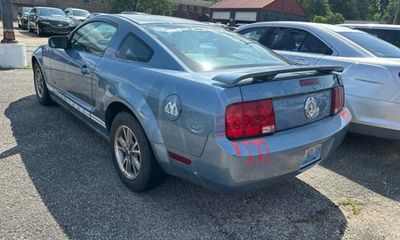 2005 Ford Mustang V6 Deluxe Coupe