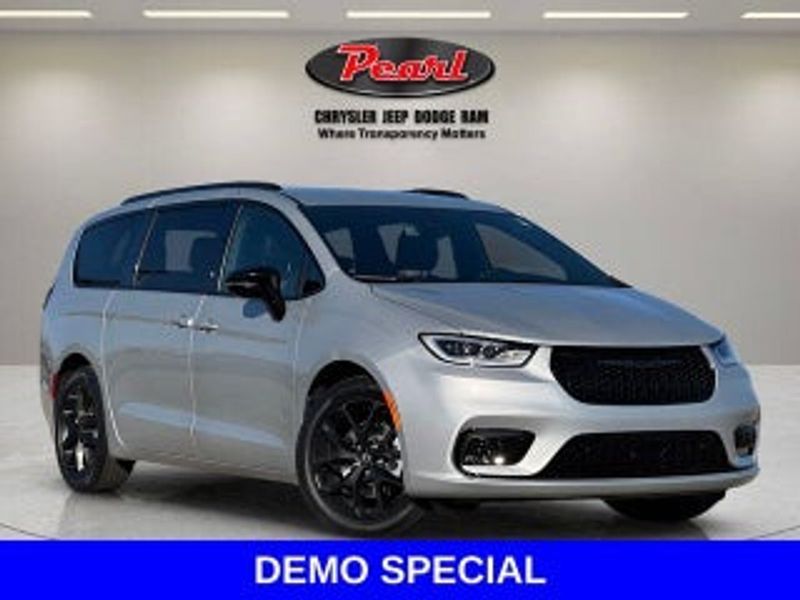 2024 Chrysler Pacifica — a typically priced live listing