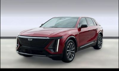 2024 Cadillac Lyriq Sport 2