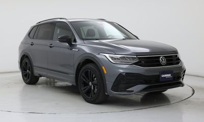 2023 Volkswagen Tiguan SE Black