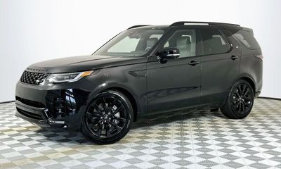 2026 Land Rover Discovery P360 Dynamic SE