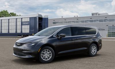 2027 Chrysler Pacifica LX