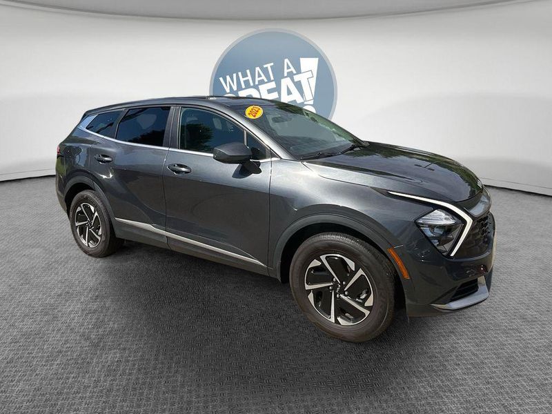 2023 Kia Sportage Hybrid — a typically priced live listing