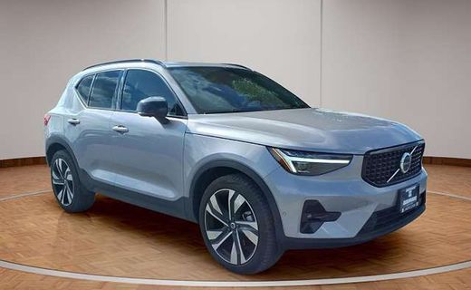 2026 Volvo XC40 Ultra Dark