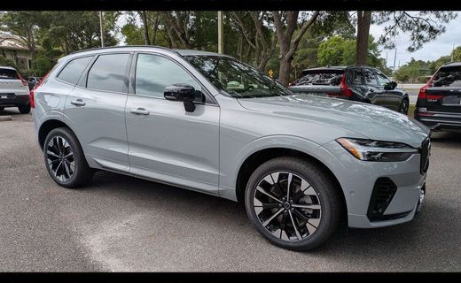 2026 Volvo XC60 Plus Dark