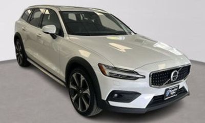 2024 Volvo V60CC Ultimate