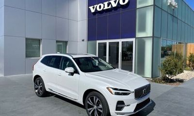 2023 Volvo XC60 Plus Bright
