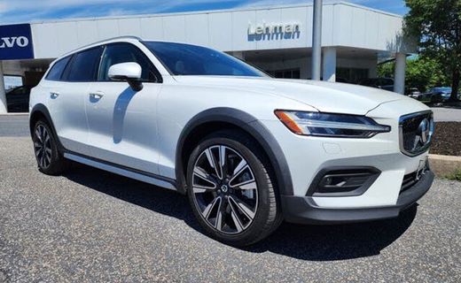 2025 Volvo V60CC Ultra