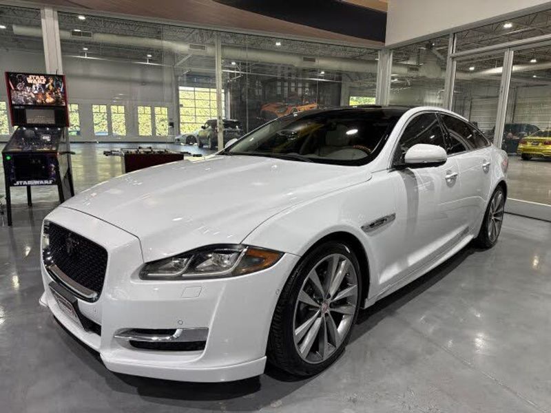 2016 Jaguar XJ — a typically priced live listing