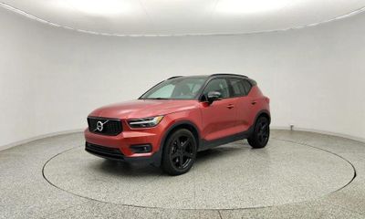 2019 Volvo XC40 R Design Momentum