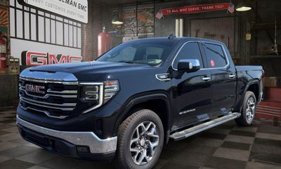 2026 GMC Sierra SLT