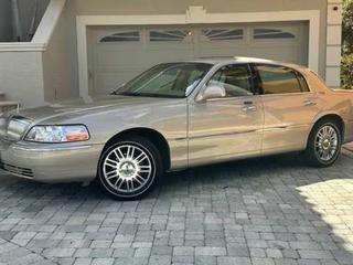 2007 Lincoln Town CAR Signature Limited
