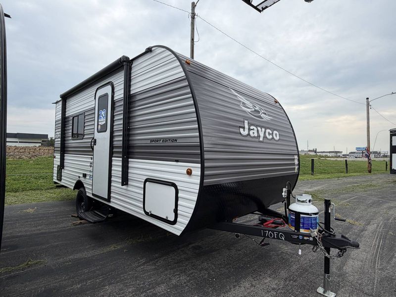 2027 Jayco Jay Flight — a typically priced live listing