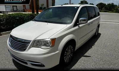 2011 Chrysler Town AND Country Limited