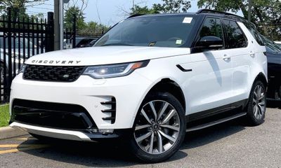 2026 Land Rover Discovery P360 Dynamic SE
