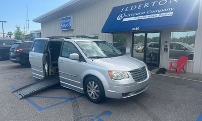 2009 Chrysler Town AND Country Touring Signature