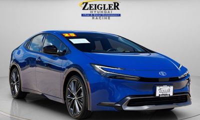 2025 Toyota Prius LE