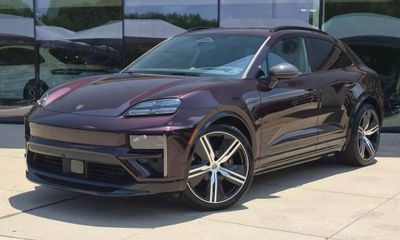 2025 Porsche Macan Turbo Electric