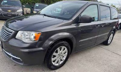2016 Chrysler Town AND Country Touring