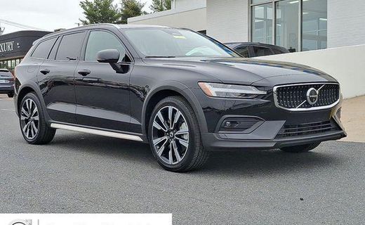 2024 Volvo V60CC Ultimate
