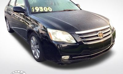 2005 Toyota Avalon XL