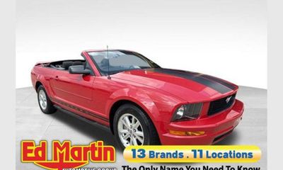 2007 Ford Mustang Deluxe