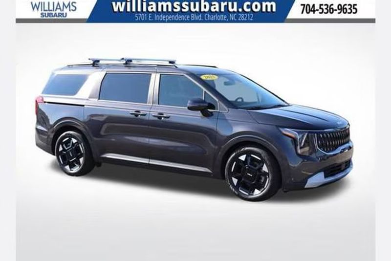 2025 Kia Carnival — a typically priced live listing