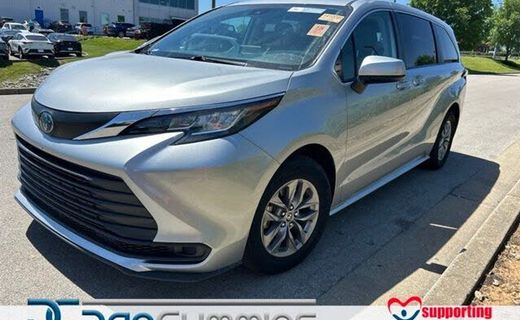 2023 Toyota Sienna LE