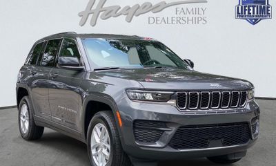 2026 Jeep Grand Cherokee Base Laredo