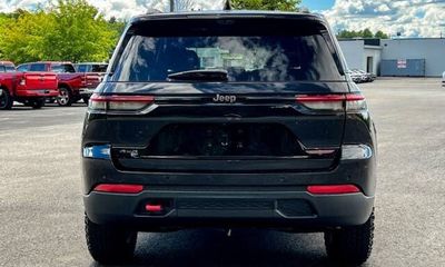 2022 Jeep Grand Cherokee Trailhawk