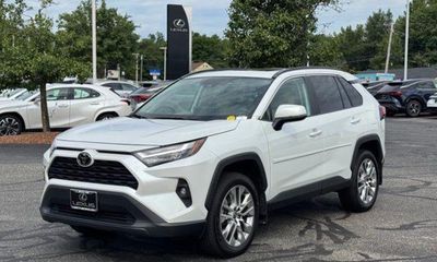 2025 Toyota RAV4 XLE Premium