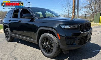 2025 Jeep Grand Cherokee Laredo Altitude
