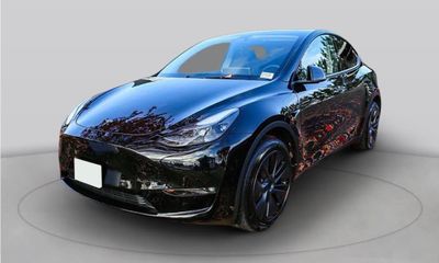 2025 Tesla Model Y Long Range