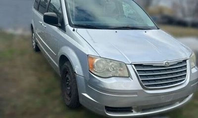2010 Chrysler Town AND Country RT