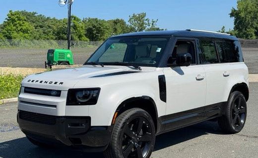 2026 Land Rover Defender 110 SE