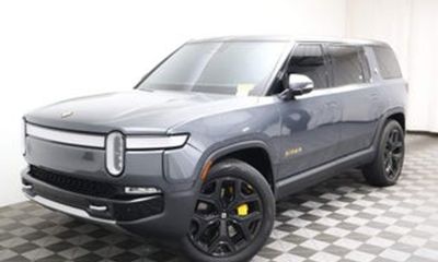 2023 Rivian R1S Adventure