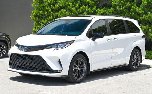 2025 Toyota Sienna XSE