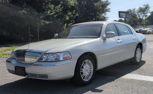 2007 Lincoln Town CAR Signature Limited