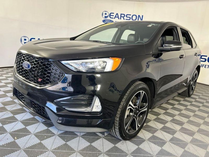 2023 Ford EDGE — a typically priced live listing