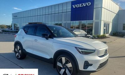 2023 Volvo XC40 Ultimate Dark