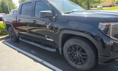 2023 GMC Sierra Elevation