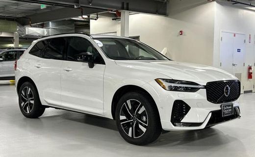 2026 Volvo XC60 Plus Dark