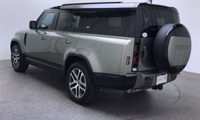 2023 Land Rover Defender 130 SE