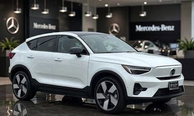 2023 Volvo C40 Ultimate Dark