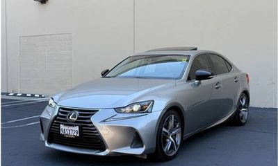 2017 Lexus IS 200T